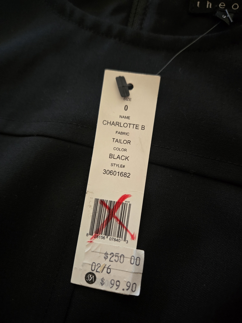 Classic Black Sleeveless Shift Dress - Picture 3 of 11